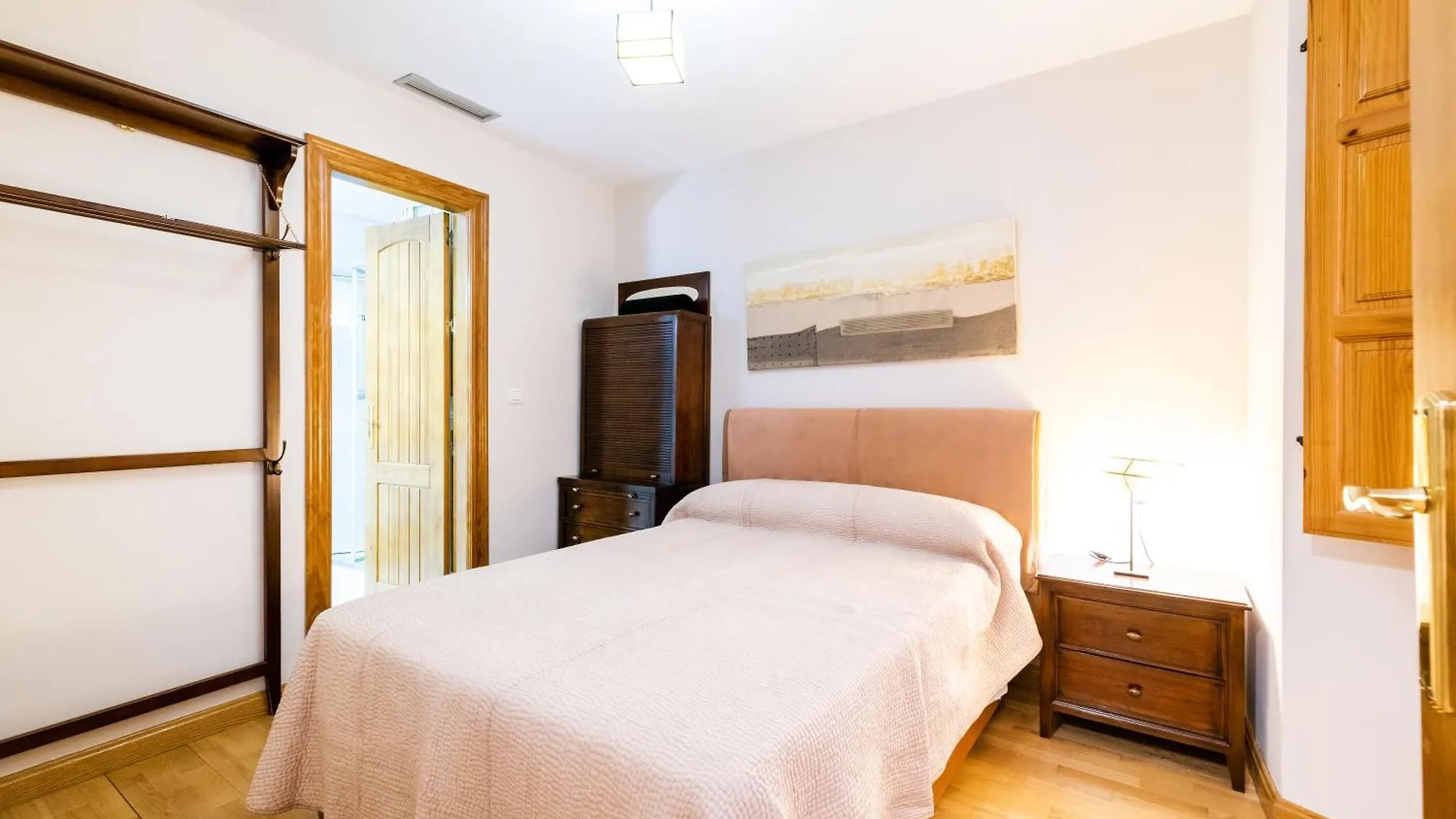 Apartamento Precioso Piso En Pleno Centro De Granada Junto A Iglesia De San Matias 0*,